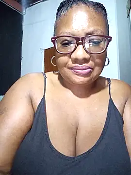 Snapshot of YELLOW_BONE chatting on February 25, 12:58 am YELLOW BONE online show from February 25, 12:58 am