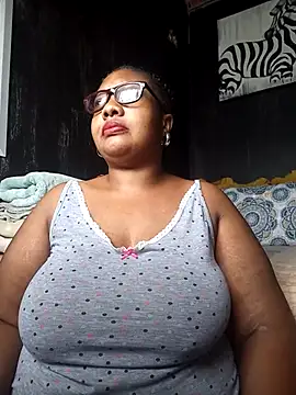 Snapshot of YELLOW_BONE chatting on March 16, 10:11 am YELLOW BONE online show from March 16, 10:11 am