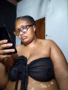 Snapshot of YELLOW_BONE chatting on March 20, 5:13 am YELLOW BONE online show from March 20, 5:13 am