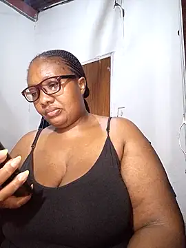 Snapshot of YELLOW_BONE chatting on October 9, 1:36 am YELLOW BONE online show from October 9, 1:36 am
