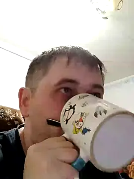 Snapshot of tores992 chatting on December 18, 12:32 am tores992 online show from December 18, 12:32 am