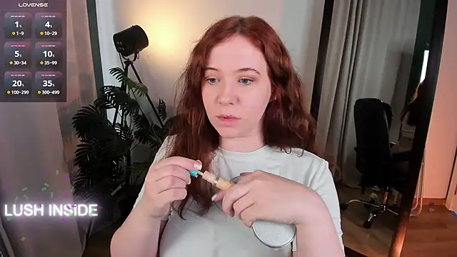 Snapshot of Pretty_Alison chatting on July 24, 2:15 pm Pretty Alison online show from July 24, 2:15 pm