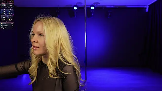 Snapshot of Masha_2002 chatting on May 10, 1:22 am Masha 2002 online show from May 10, 1:22 am