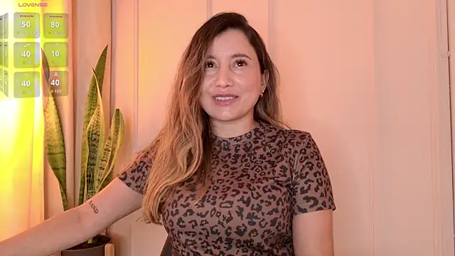 Snapshot of Angela_smile chatting on May 22, 9:53 pm Angela smile online show from May 22, 9:53 pm