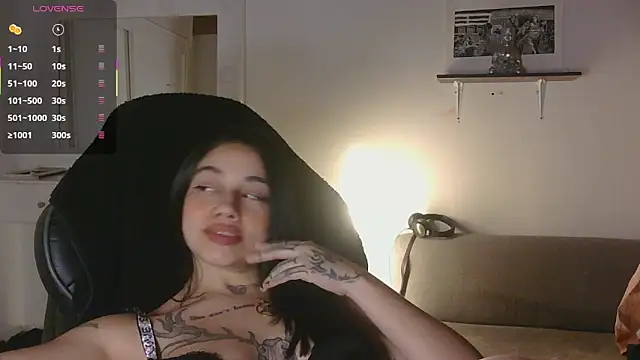 Snapshot of val_bardot chatting on May 7, 4:40 am val bardot online show from May 7, 4:40 am