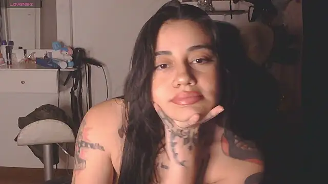 Snapshot of val_bardot chatting on May 22, 7:37 am val bardot online show from May 22, 7:37 am