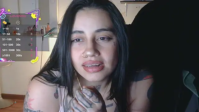 Snapshot of val_bardot chatting on June 3, 3:42 am val bardot online show from June 3, 3:42 am