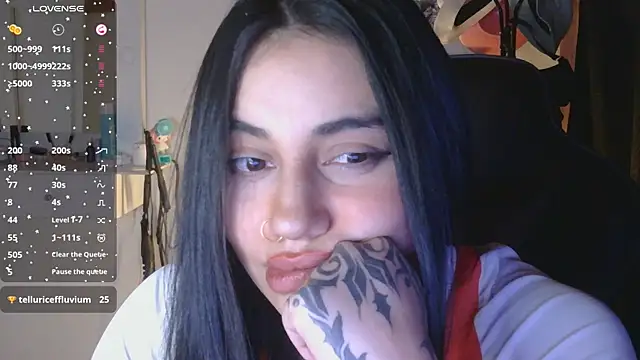 Snapshot of val_bardot chatting on June 14, 2:24 am val bardot online show from June 14, 2:24 am