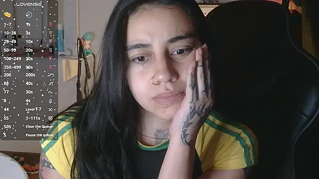 Snapshot of val_bardot chatting on June 16, 3:42 am val bardot online show from June 16, 3:42 am