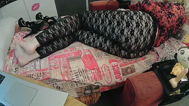 Snapshot of CristinaTrav chatting on October 6, 5:54 pm CristinaTrav online show from October 6, 5:54 pm