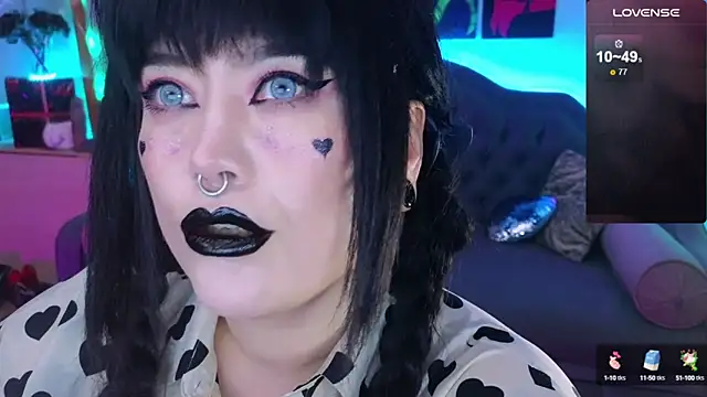 Snapshot of wickedxqueen chatting on December 10, 5:28 am wickedxqueen online show from December 10, 5:28 am