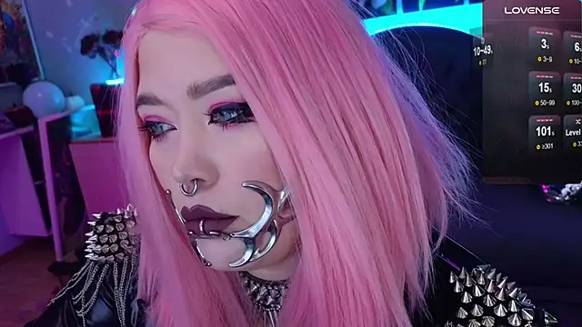 Snapshot of wickedxqueen chatting on December 11, 4:49 am wickedxqueen online show from December 11, 4:49 am