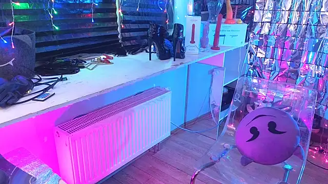 Snapshot of wickedxqueen chatting on March 2, 5:44 am wickedxqueen online show from March 2, 5:44 am