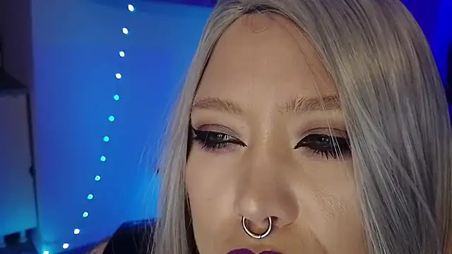 Snapshot of wickedxqueen chatting on November 2, 10:34 pm wickedxqueen online show from November 2, 10:34 pm