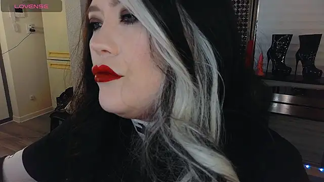 Snapshot of wickedxqueen chatting on April 15, 7:58 pm wickedxqueen online show from April 15, 7:58 pm