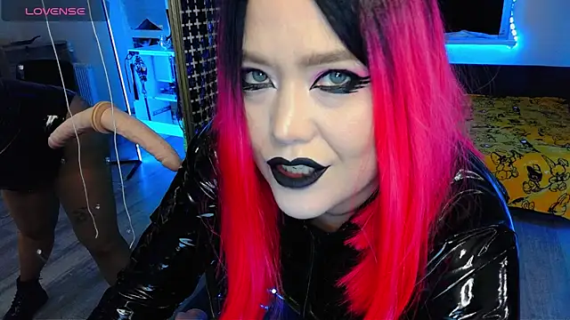 Snapshot of wickedxqueen chatting on April 19, 6:32 pm wickedxqueen online show from April 19, 6:32 pm