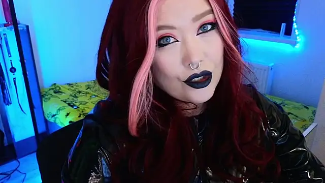Snapshot of wickedxqueen chatting on May 10, 9:53 pm wickedxqueen online show from May 10, 9:53 pm