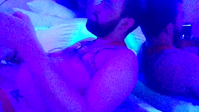 Snapshot of Fr4nk1eFFuxxx chatting on December 13, 7:47 am Fr4nk1eFFuxxx online show from December 13, 7:47 am