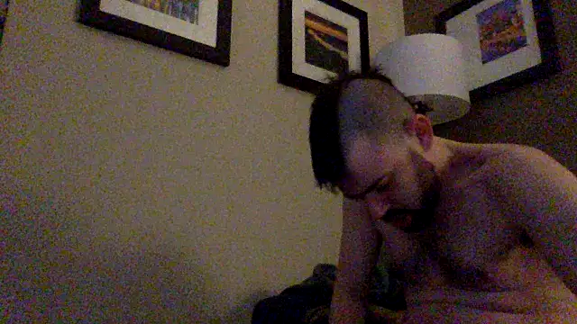 Snapshot of Fr4nk1eFFuxxx chatting on January 4, 7:55 am Fr4nk1eFFuxxx online show from January 4, 7:55 am