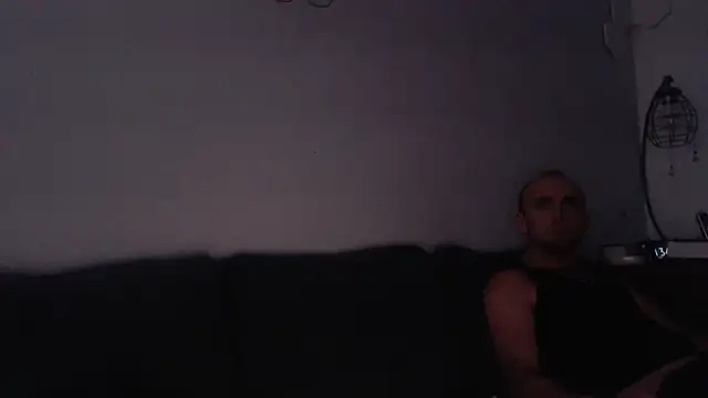 Snapshot of Fr4nk1eFFuxxx chatting on February 8, 4:36 am Fr4nk1eFFuxxx online show from February 8, 4:36 am