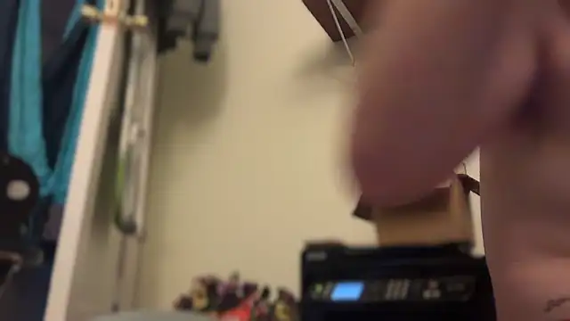 Snapshot of Fr4nk1eFFuxxx chatting on February 8, 11:22 am Fr4nk1eFFuxxx online show from February 8, 11:22 am