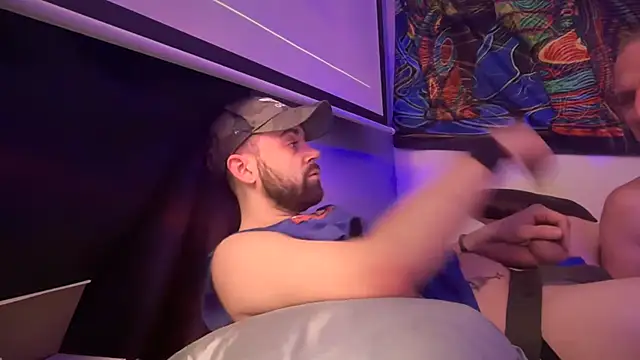 Snapshot of Fr4nk1eFFuxxx chatting on March 4, 8:49 pm Fr4nk1eFFuxxx online show from March 4, 8:49 pm