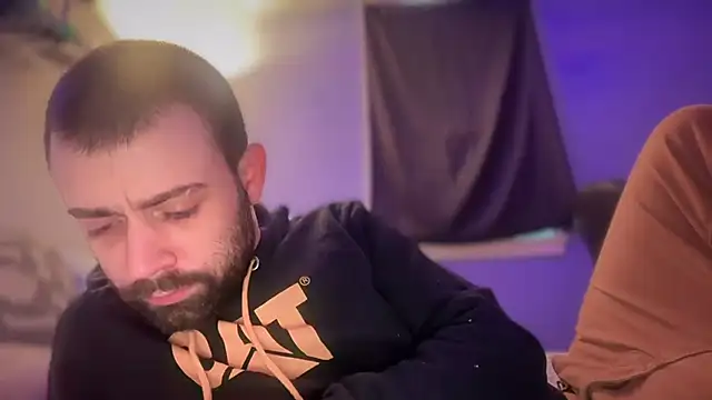 Snapshot of Fr4nk1eFFuxxx chatting on March 8, 10:24 pm Fr4nk1eFFuxxx online show from March 8, 10:24 pm