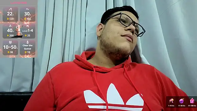 Snapshot of batman2433 chatting on October 29, 12:57 am batman2433 online show from October 29, 12:57 am