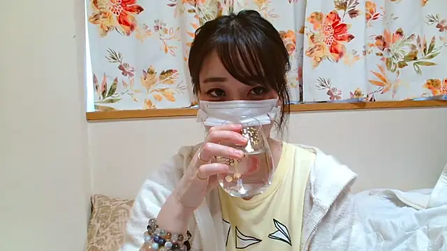 liliyRiSAcha-n online show from April 23, 7:30 am