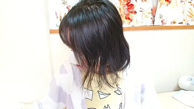 liliyRiSAcha-n online show from July 3, 5:47 am