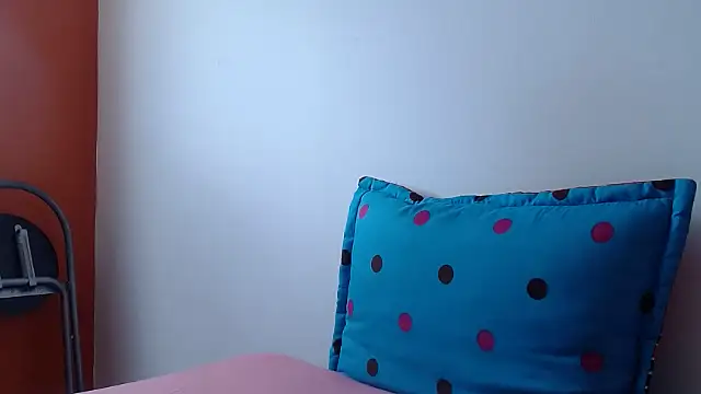 lady hot2xx online show from April 19, 4:06 pm