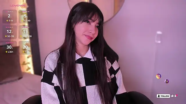 emma woods  online show from December 6, 3:33 pm