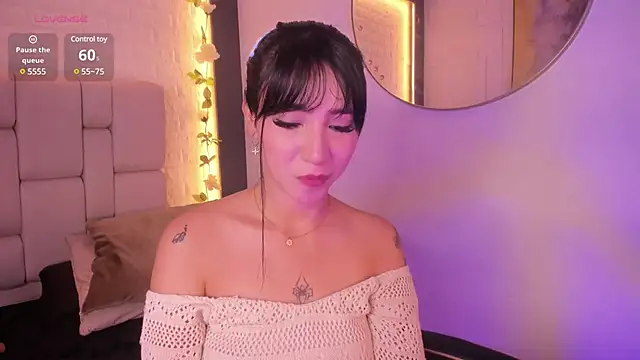 emma woods  online show from December 10, 6:28 pm