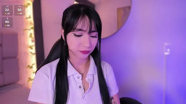 emma woods  online show from December 19, 12:23 pm