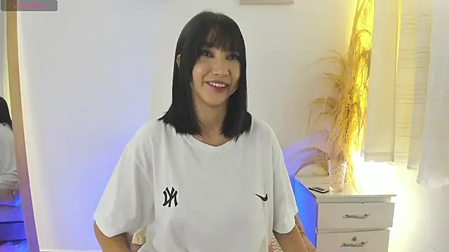 emma woods  online show from February 3, 2:53 am