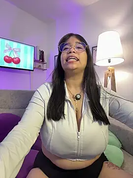tati reyess online show from April 23, 12:29 pm