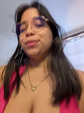 Snapshot of tati_reyess chatting on July 6, 11:51 am tati reyess online show from July 6, 11:51 am