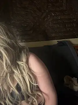 Snapshot of Mayoosh6 chatting on February 20, 7:52 pm Mayoosh6 online show from February 20, 7:52 pm