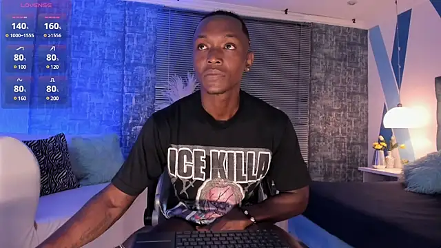 Snapshot of DannSmmith chatting on December 27, 3:53 am DannSmmith online show from December 27, 3:53 am