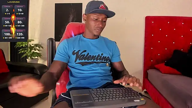 Snapshot of DannSmmith chatting on February 1, 12:37 pm DannSmmith online show from February 1, 12:37 pm