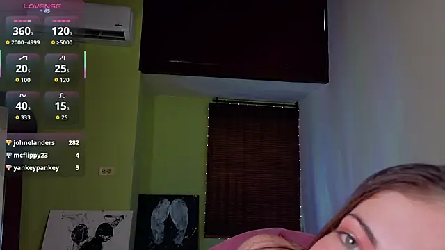 Snapshot of Emma__Blanco chatting on April 30, 10:14 pm Emma Blanco online show from April 30, 10:14 pm