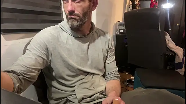 Snapshot of leanjamesdean chatting on December 9, 1:18 am leanjamesdean online show from December 9, 1:18 am