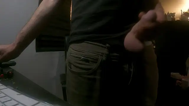 Snapshot of leanjamesdean chatting on December 26, 2:27 pm leanjamesdean online show from December 26, 2:27 pm