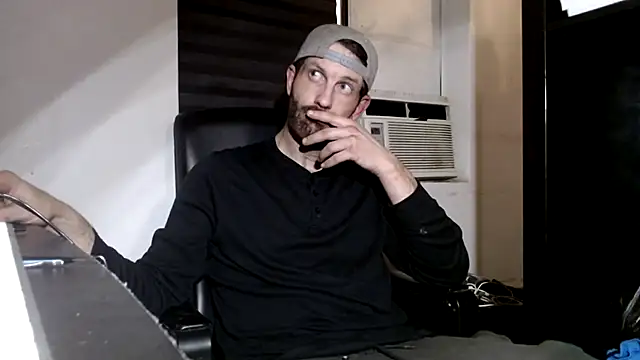 Snapshot of leanjamesdean chatting on February 13, 2:20 pm leanjamesdean online show from February 13, 2:20 pm