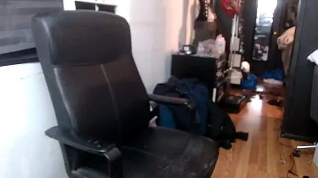 Snapshot of leanjamesdean chatting on March 8, 2:34 am leanjamesdean online show from March 8, 2:34 am