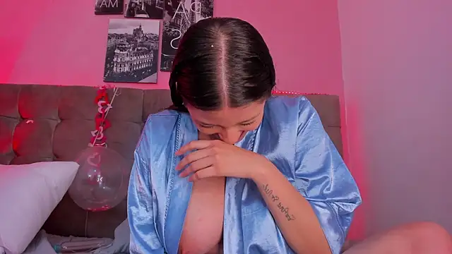 Snapshot of aleja_cute_ chatting on February 15, 10:33 am aleja cute  online show from February 15, 10:33 am