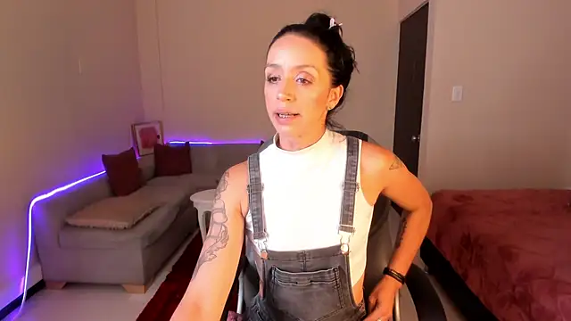 Kristen Garner online show from April 17, 8:23 pm