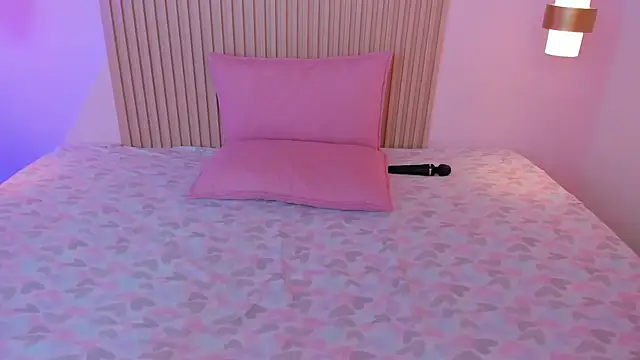 EmilyEvans7 online show from February 12, 3:01 am