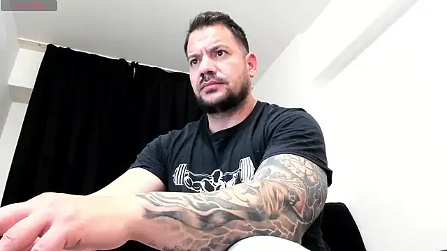 musclemonster31 online show from December 4, 8:39 pm