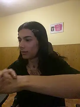 calliemaggotbone online show from April 8, 8:58 am